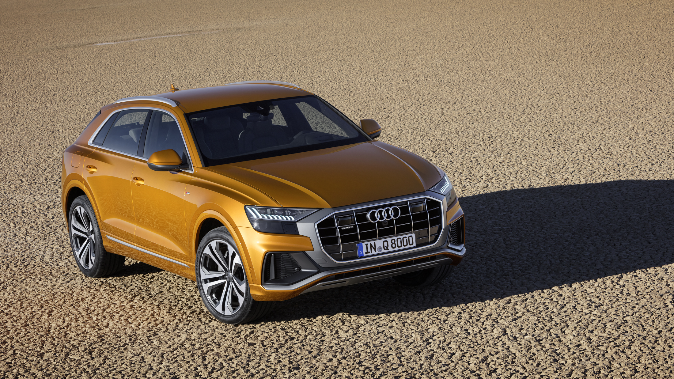 RWink_Audi_Q8_Static_002_B2200